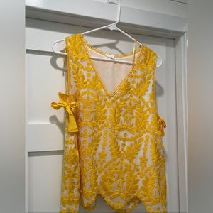 Adorable boutique top.